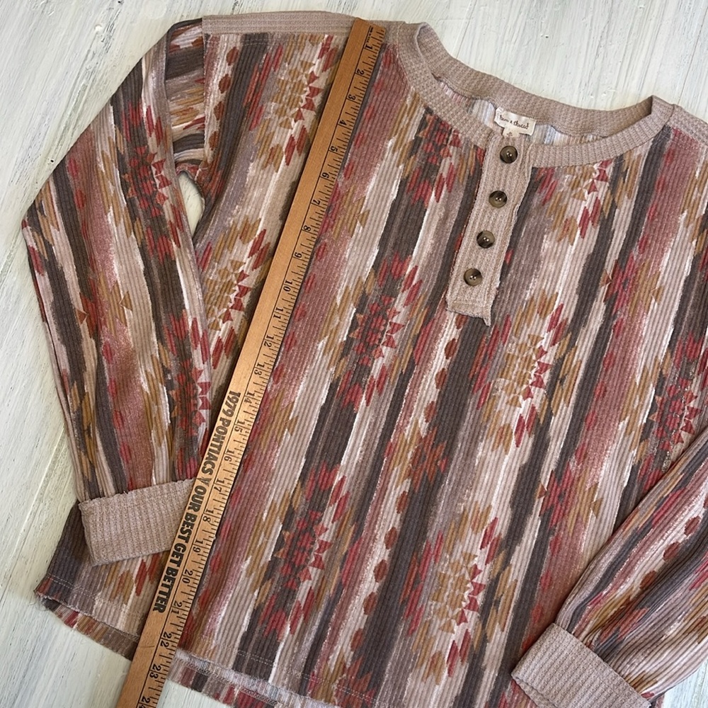π5/$25 SALE!π Hem & Thread Striped Aztec Pattern Waffle Henley Top Sz M - Picture 3 of 10